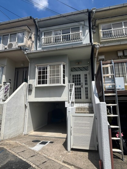LINE_ALBUM_射庭ノ上町貸家_260820_1